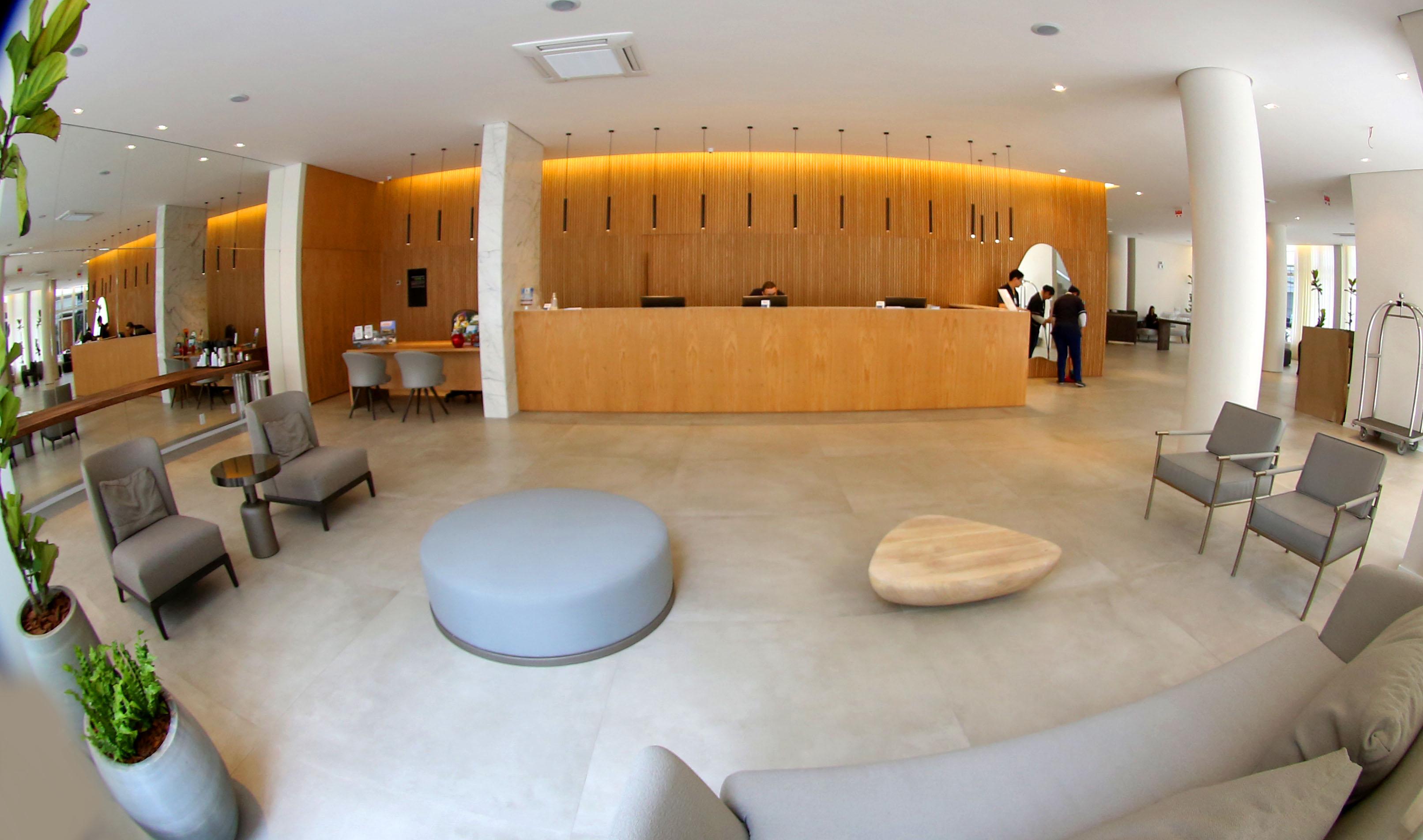 坎布里乌广场酒店 Balneário Camboriú 外观 照片