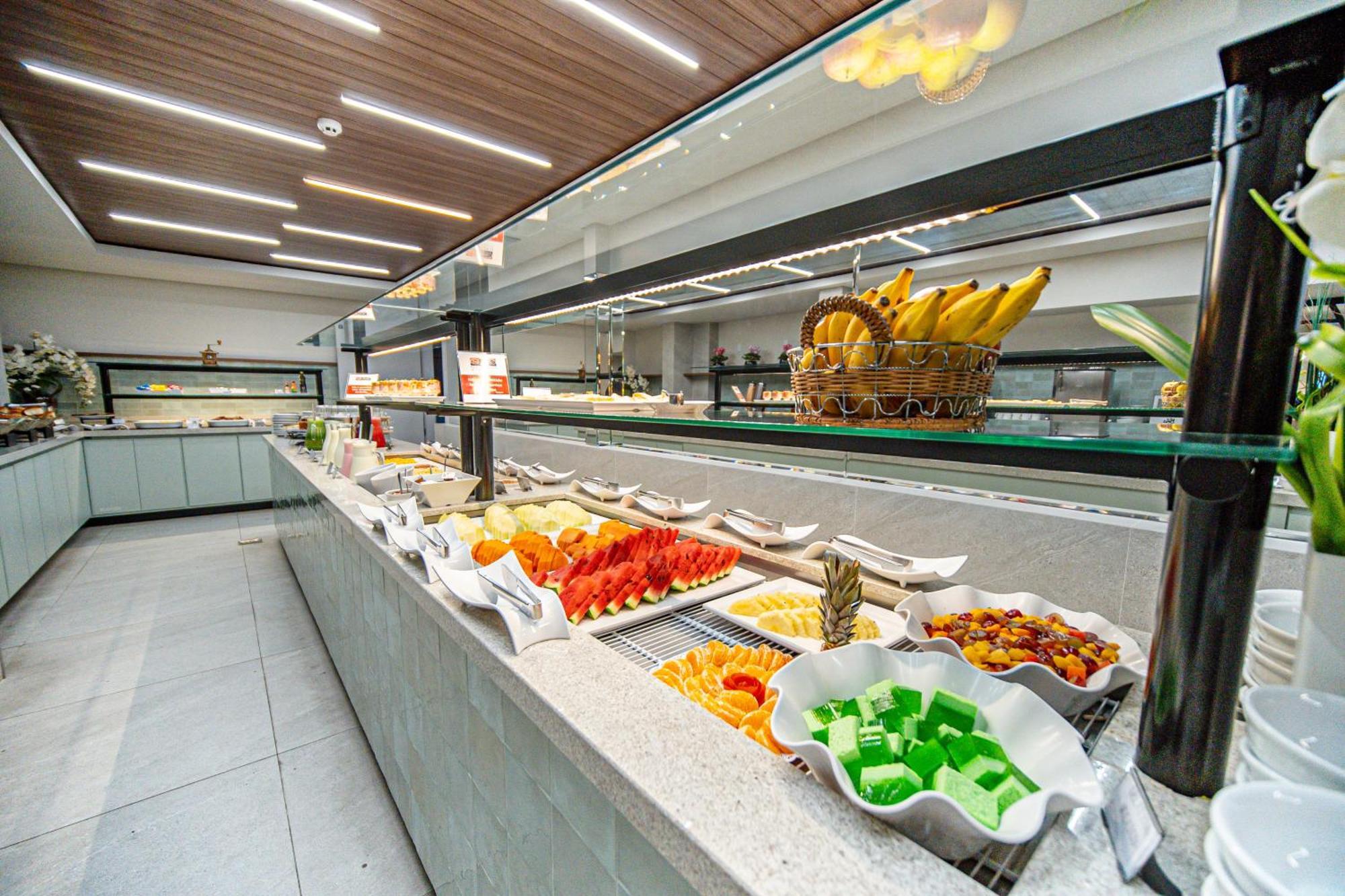 坎布里乌广场酒店 Balneário Camboriú 外观 照片